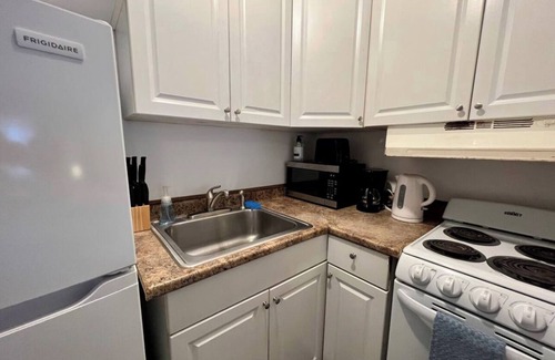 Stamford Apartment | Newly listed 1Bedroom Apartment close to train!