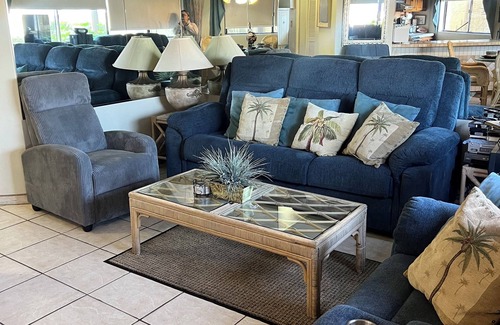 Centro Playas Condo | Newly Re-decorated, All Blue Furniture, 3 Recliner's Oceana condo, Rosarito.