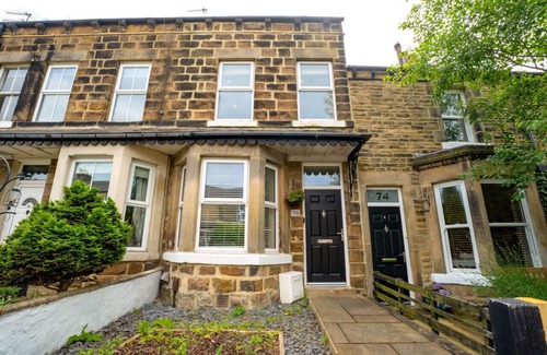 Harrogate House | Newly Refurbished 3 Bedroom Townhouse with Patio