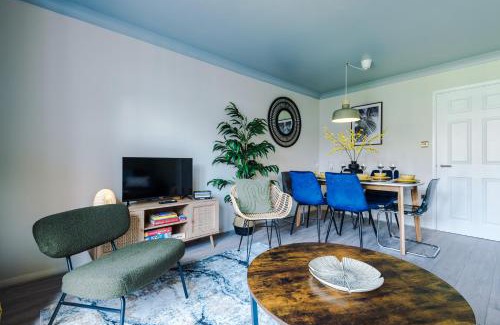 Kirkby Apartment | Newly Refurbished 3 Double Bedroom Knowsley Liverpool Townhouse