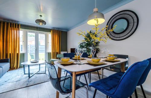 Kirkby Apartment | Newly Refurbished 3 Double Bedroom Knowsley Liverpool Townhouse