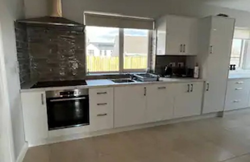 Lecemy House | ★Newly Refurbished | Group Retreat | Walk to Town