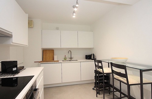 Fitzrovia Apartment | Newly Refurbished Spacious Fitzrovia Apartment