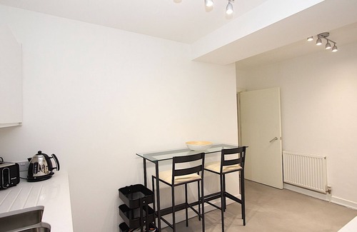 Fitzrovia Apartment | Newly Refurbished Spacious Fitzrovia Apartment