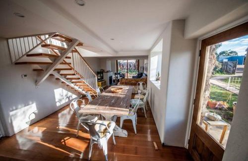 Little Swanport House | *Newly relisted* Coach House at Lisdillon Vineyard