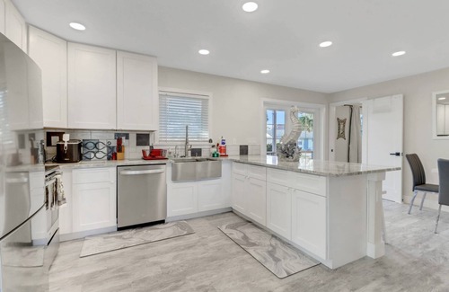Mid Island House | Newly Remodeled, Lovely 1st Floor Apartment! Walk to Beach! Over $150 Free Daily Activities!