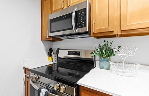 Lawrence Apartment | Newly Remodeled 2BR/1BA Apt - Close To It All!