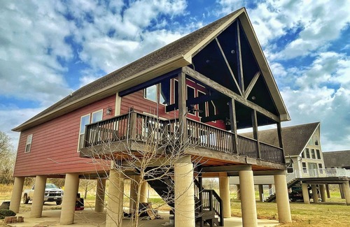 Doniphan Cabin | Newly Remodeled! 3-Bedroom Cabin on The Banks of The Current River in Doniphan