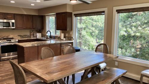 Round Hill Village House | Newly Remodeled 5 Bedroom Home With Hot Tub