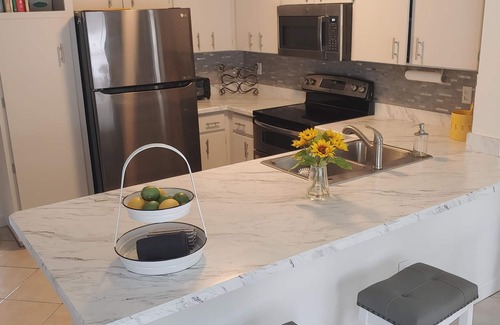 Venice East House | Newly remodeled, all new furniture, beaches, shopping, restaurants, golf, tennis