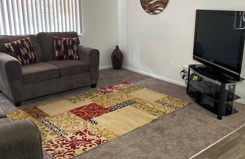 East Lansing Apartment | Newly Remodeled and Cozy Apartment close to MSU, Hospitals, and Entertainment!