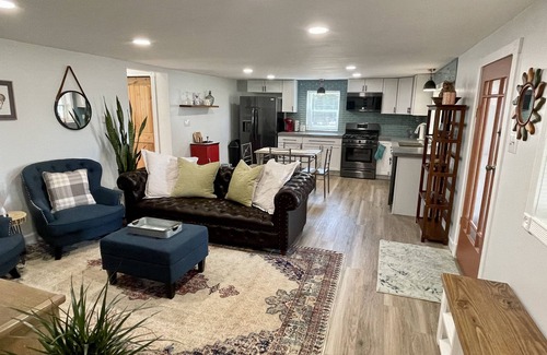 Indianapolis House | Newly remodeled, cheerful 4bd home on 3 acres!