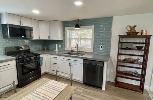 Indianapolis House | Newly remodeled, cheerful 4bd home on 3 acres!
