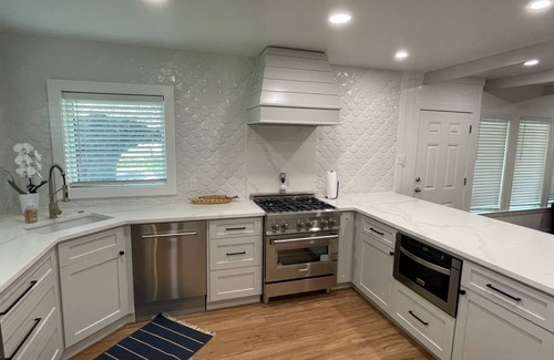 Fulton House | Newly remodeled coastal cottage 3 blocks from the water!