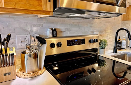 Lutsen Condo | Newly Remodeled Fireplace Studio Ski-in/Ski-Out Condo-Balcony, Pool & Hot Tub