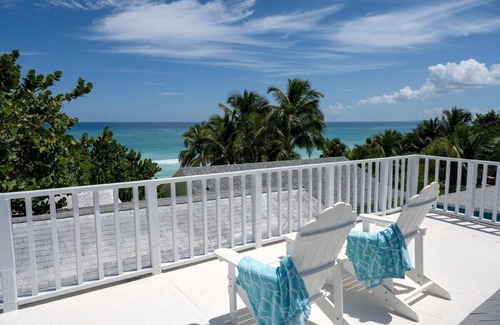 Dunmore Town Cottage | Newly Remodeled Harbour Island Cottage