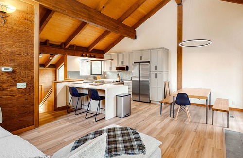 Truckee Apartment | Newly remodeled mountain-view Northstar Indian Hills apartment close to village