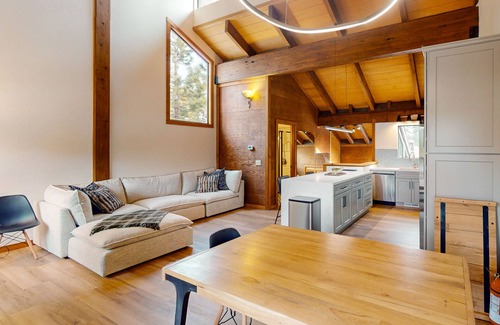 Truckee Apartment | Newly remodeled mountain-view Northstar Indian Hills apartment close to village