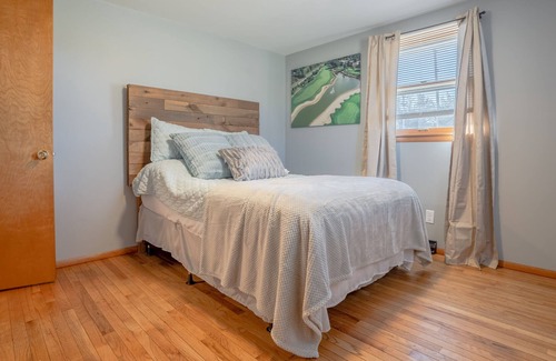 Thayer House | Newly Remodeled on 3 Acres, across from Golf Course!