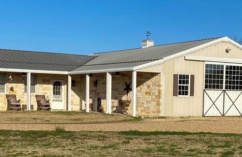 Temple Cottage | Newly remodeled, on beautiful acreage between Temple & Belton, gorgeous views
