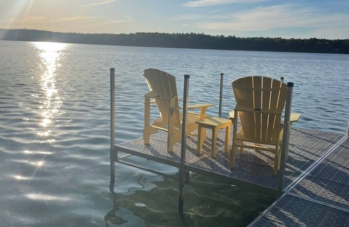 Hillman House | Newly Remodeled! Peaceful and Private Lakefront, The Avalon Sunshine Cottage