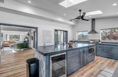 West Sedona House | Newly Remodeled, Private Hot Tub, Spacious Backyard- Sleeps 10 + Close to Dining and Shopping!