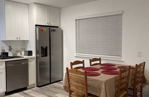 Vista Apartment | Newly Remodeled Quiet 2 Bedroom apartment near shopping, beach and attractions