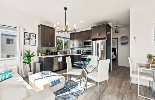 El Porto House | Newly Remodeled Cozy Beach Retreat + Ocean Views