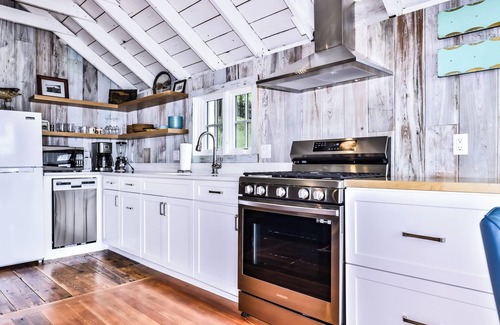 Lake Tomahawk Apartment | Newly Remodeled with amazing views on the Minocqua Chain of Lakes Cabin!