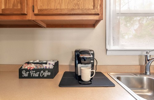 Ottawa House | NEWLY REMODLED 3BD Home Walk To ProMedica Hospital