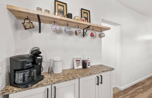 Cripple Creek House | Newly Rennovated Walking Distance to Downtown Cripple Creek Donkies