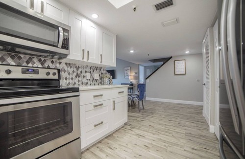 St. Petersburg - Clearwater Condo | NEWLY RENOVATED! Beach Condo with Luxury Amenities