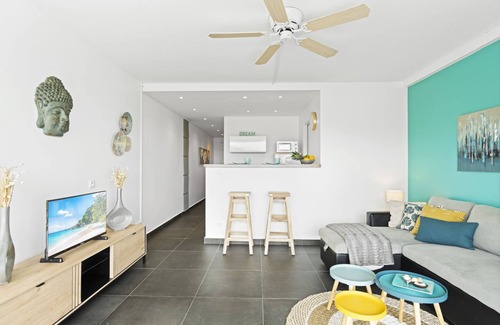Orient Bay Apartment | Newly Renovated 1 Bedroom Condo With Amazing Seaview! Beachfront Pool!