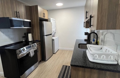 Walkerville Apartment | Newly renovated 2 bed 1 bath #UPPER floor unit