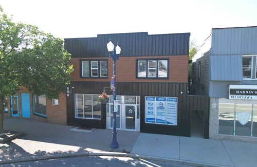 Walkerville Apartment | Newly renovated 2 bed 1 bath #UPPER floor unit