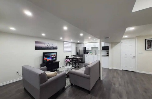 Markham House | Newly renovated 2 Bedroom 2 Bathroom unit