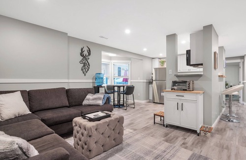 East Hill House | Newly renovated 2 bedroom 1 bath, dog friendly place with a hot tub, bbq, 3 TVs.