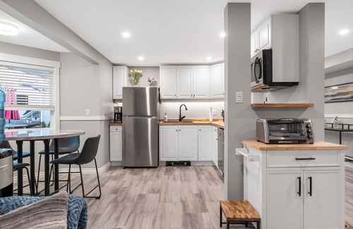 East Hill House | Newly renovated 2 bedroom 1 bath, dog friendly place with a hot tub, bbq, 3 TVs.