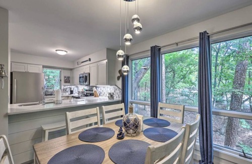Mount Ida Condo | Newly Renovated 2-Bedroom Condo at Beautiful Lake Ouachita-Mountain Harbor