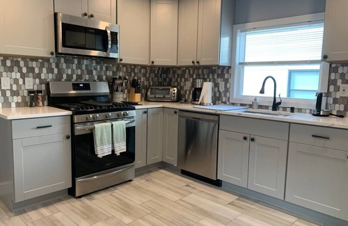 Montclair Apartment | Newly Renovated 2 BR downtown Apt, family getaway.