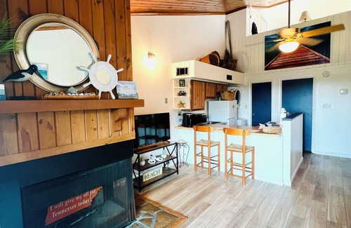 Ocean Ridge Condo | Newly Renovated. 2BR condo, Resort amenities, golf course view, beach access.