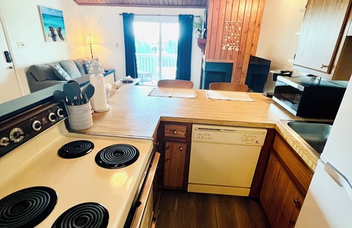 Ocean Ridge Condo | Newly Renovated. 2BR condo, Resort amenities, golf course view, beach access.