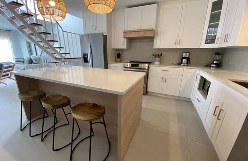 Simpson Bay Condo | Newly Renovated 3 bedroom 3.5 bath on Simpson Bay Beach 🏝