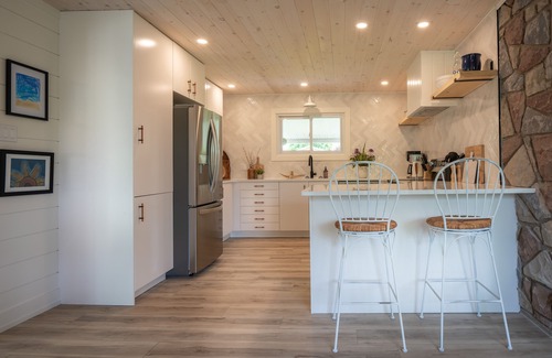 Dashwood Cottage | Newly-Renovated, 3-Bedroom Cottage + Bunkie, Steps to Private Beach, Grand Bend!