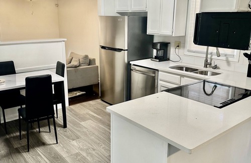 Church Street House | Newly Renovated 3 Bedroom Home nCentrally located by the Airport & Atlanta