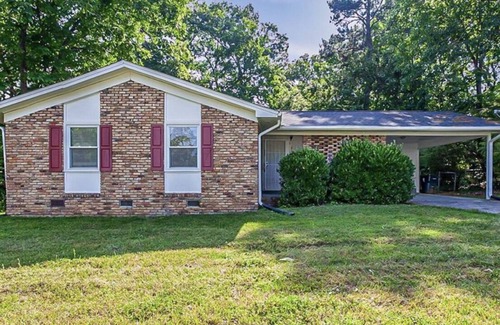 Church Street House | Newly Renovated 3 Bedroom Home nCentrally located by the Airport & Atlanta