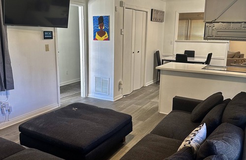 Church Street House | Newly Renovated 3 Bedroom Home nCentrally located by the Airport & Atlanta