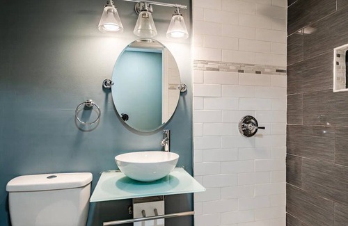 Wilmington House | Newly Renovated 4 bedroom home W/big yard and driveway