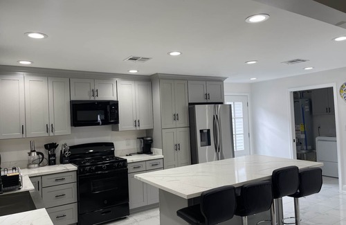 Metairie House | Newly Renovated 4 Master Bedroom 2-Story house!