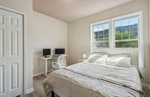 Lyn-Lake House | Newly Renovated 5BD 4BA Home near Downtown